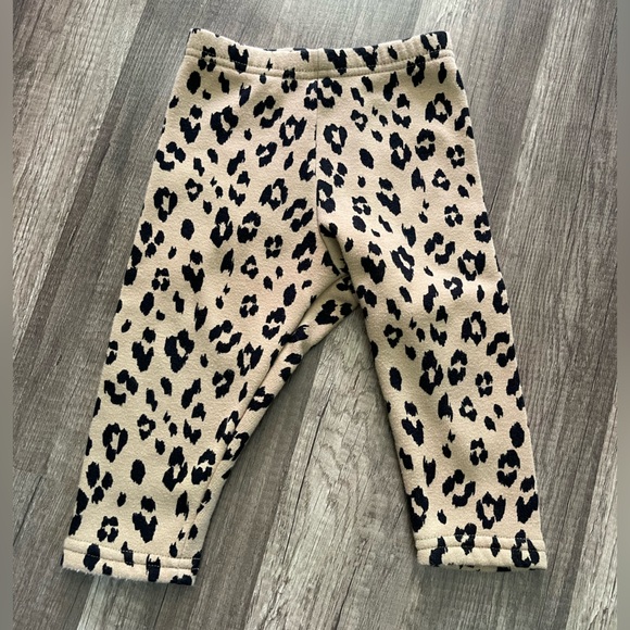 Carter’s 18M cheetah print sweat pants - Picture 1 of 3